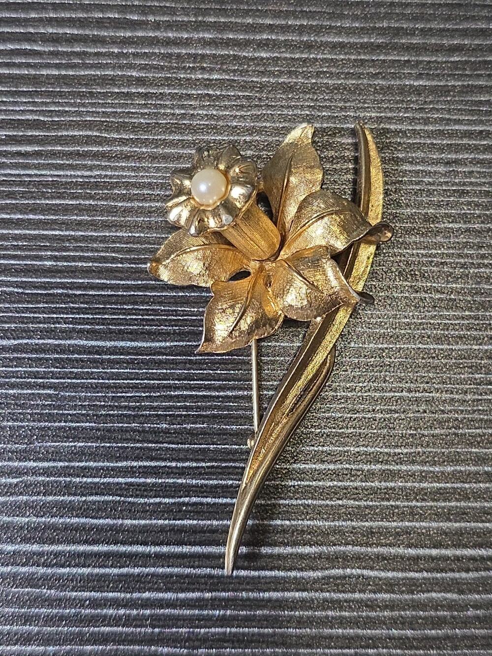Vtg Signed Boucher Jonquille Brooch 8369P Daffodil Narcissus Cultured Pearl RARE
